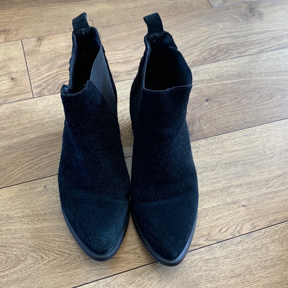 Steve Madden black aside boots